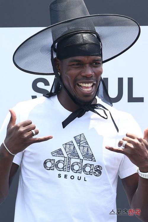 익살스런 포즈를 취하고 있는 포그바. 사진=이혜영 기자 lhy@hankooki.com