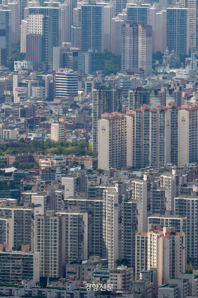 아파트와 단독·다세대 주택이 섞여 있는 서울 시내의 모습. / 우철훈 선임기자