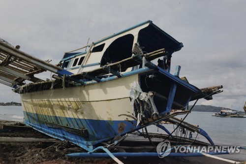 중국 선박의 충돌로 침몰했던 필리핀 어선 [AP=연합뉴스 자료 사진]