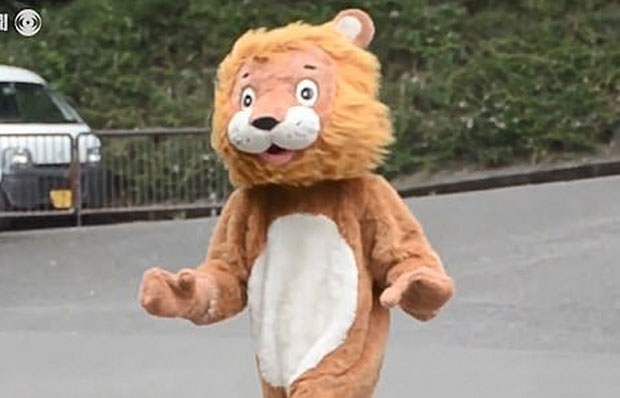 일본 에히메현립 도베동물원에서 지난 22일(현지시간) 사자 탈출에 대비한 모의훈련이 실시됐다