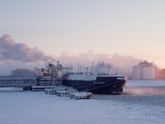 러시아 야말반도 야말 LNG 기지의 사베타항에 쇄빙 LNG 운반선이 정박해 있다. 쇄빙 LNG선은 대우조선해양이 건조했다. [사진 노바텍]