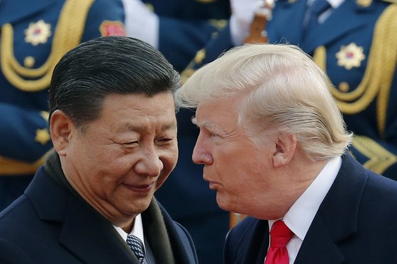 도널드 트럼프 미국 대통령(오른쪽)과 시진핑 중국 국가 주석. [AP=연합뉴스]