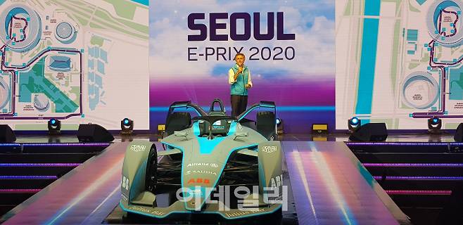 알레한드로 아각 포뮬러 E 회장이 2일 서울 중구 서울신라호텔에서 ‘ABB FIA 포뮬러 E 챔피언십 서울 E-프릭스 2020’에 대해 설명하고 있다.(사진=이소현 기자)