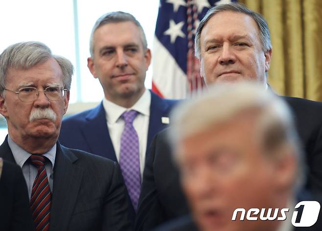 존 볼턴 백악관 국가안보회의(NSC) 보좌관(왼쪽 끝) © AFP=뉴스1