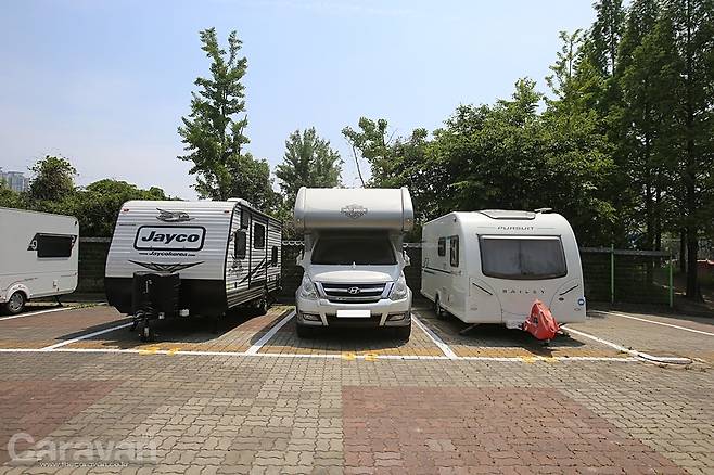 소형 캠핑카 주차 구역