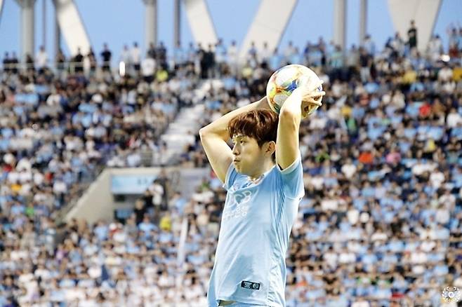 ▲ 이젠 던지기가 익숙해진 '윙백' 황순민 ⓒ대구FC