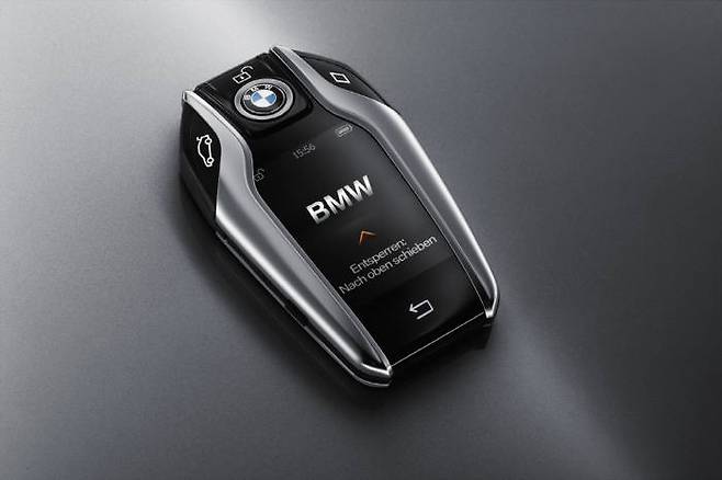 BMW 디스플레이키.