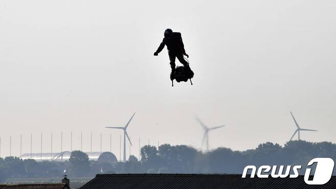 프랭키 자파타가 프랑스 상가트에서 이륙하고 있다. © AFP=뉴스1