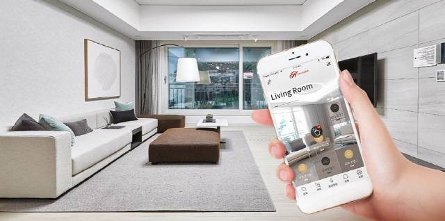 현대건설의 스마트홈 기술 중 하나인 ‘하이오티(Hi-oT)’의 이미지. 앱을 이용해 가구 내 기기, 가구 등을 제어할 수 있다. /사진제공=현대건설