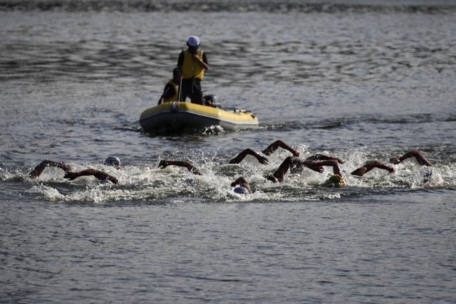 오픈워터 수영 구제대회가 열린 도쿄 오다이바 해상공원의 모습. 당시 대회에 참가한 선수들은 심한 악취가 난다고 발언했다. AP=연합뉴스
