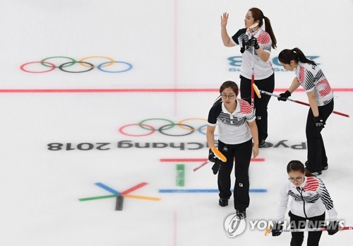 평창동계올림픽 은메달 획득한 팀킴 [연합뉴스 자료사진]
