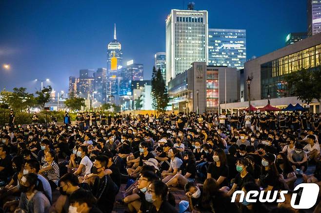 22일 송환법에 반대하는 홍콩 중고생들이 에든버러 광장에 모여 시위를 벌이고 있다. © AFP=뉴스1 © News1 우동명 기자