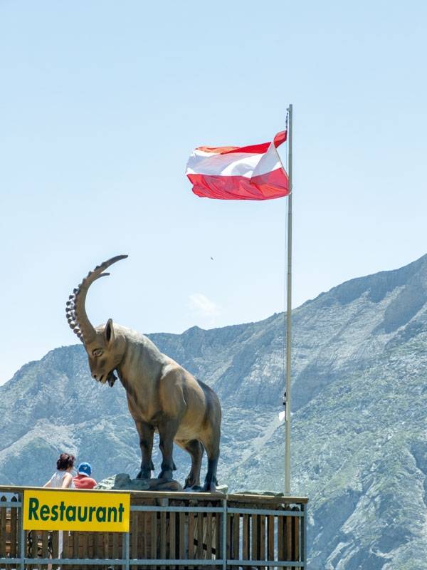 프란츠 요제프스 회에 방문자 센터 근처의 휴게소의 조형물
