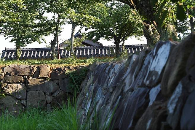 과거 기록을 보면 선진리성의 성 안쪽과 외곽 쪽으로 많은 시설과 건축물들이 있었다고 전해진다.