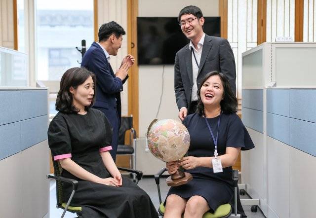 여성 최초 중국 양자외교를 총괄하는 동북아2과장(현 동북아1과장)을 지낸 이선아 전략조정지원반 팀장