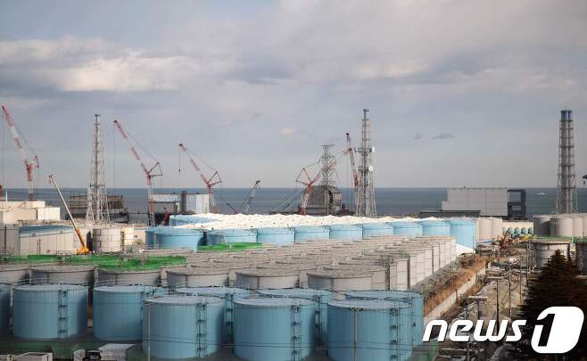 일본 후쿠시마 제1원자력발전소 부지 내에 설치돼 있는 방사성 오염수 저장 탱크 <자료사진> © AFP=뉴스1
