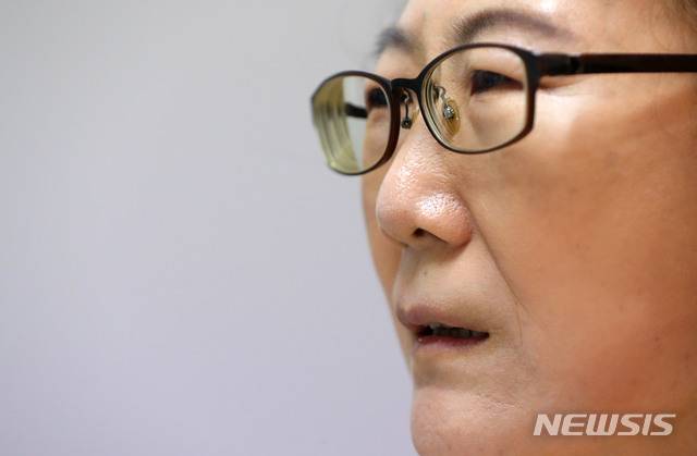 【서울=뉴시스】배훈식 기자 = 정혜경 박사가 지난 4일 서울 서초구 토즈에서 지승호 인터뷰 전문 작가와 '반일 종족주의' 등에 대해 인터뷰를 하고 있다. 2019.09.13. dahora83@newsis.com