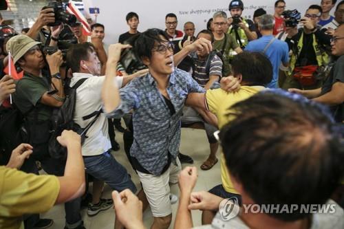 홍콩서 친중·반중 주말집회 참가자 몸싸움 [EPA=연합뉴스]