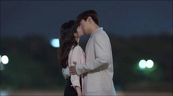 '멜로가 체질' 천우희와 안재홍의 멜로가 본격적으로 시작됐다. JTBC 방송 캡처.