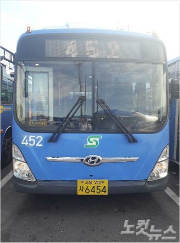 462번 버스는 노선조정을 거치면서 번호가 452번으로 바뀌었다. (사진=제보자 제공)