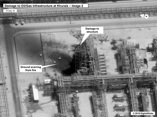 15일(현지시간) 사우디 동부 아브카이크의 석유 탈황 정제시설이 드론 공격을 받아 불타고 있는 모습이 위성사진에 포착됐다. 디지털글로브