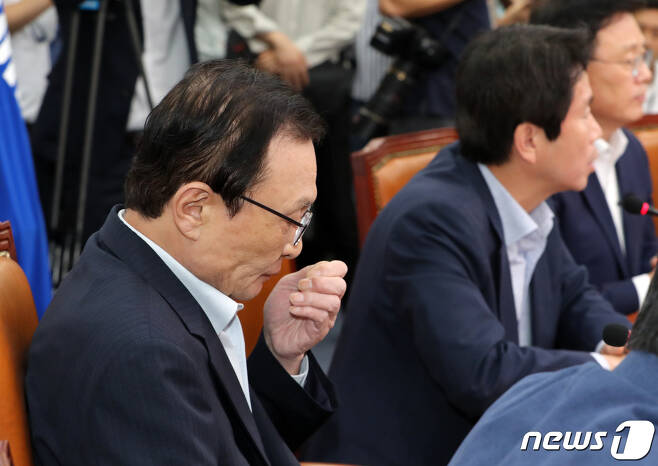 이해찬 더불어민주당 대표(왼쪽). 2019.9.16/뉴스1 © News1 이종덕 기자