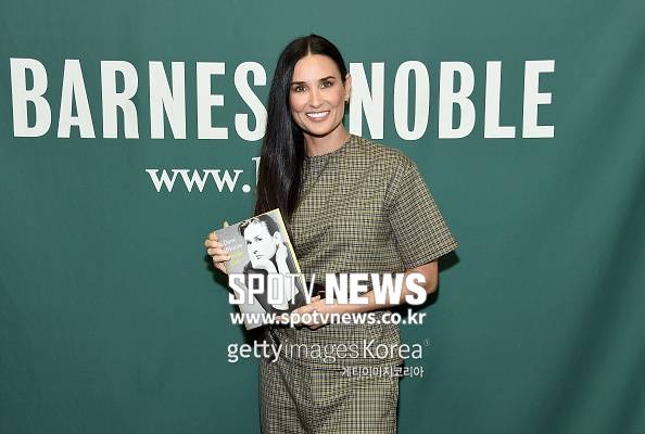 ▲ 자신의 자서전에 전 남편과 성생활을 폭로한 데미 무어. ⓒgettyimages