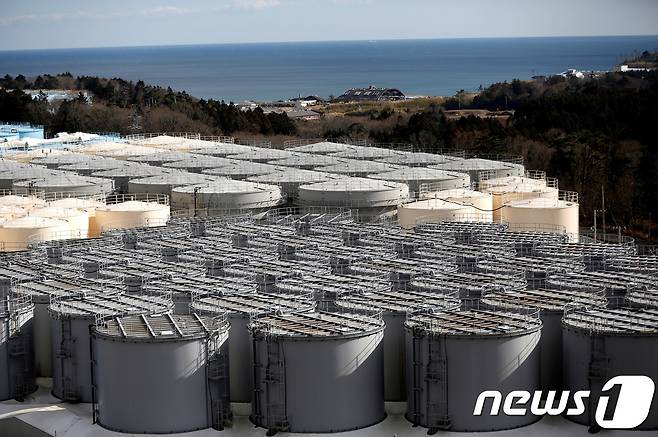 일본 후쿠시마 제1원자력발전소 부지 내에 설치돼 있는 방사성 오염수 저장 탱크 <자료사진> © 로이터=뉴스1