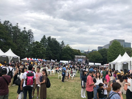 28일 한일축제한마당이 열린 일본 도쿄 히비야 공원의 전경. 서승욱 특파원