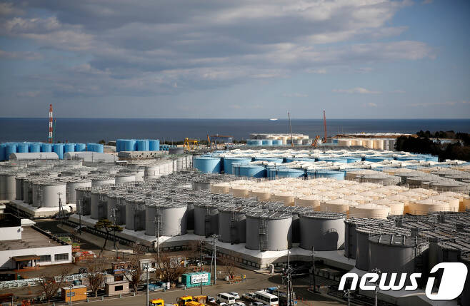 일본 후쿠시마 제1원자력발전소 부지 내의 방사성 오염수 탱크 <자료사진> © 로이터=뉴스1