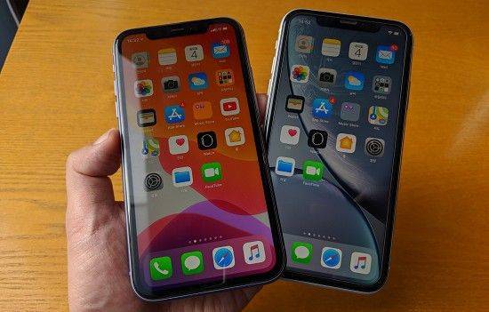 전면만 보고서 아이폰XR와 아이폰11을 구별하기 쉽지 않다. (사진=지디넷코리아)