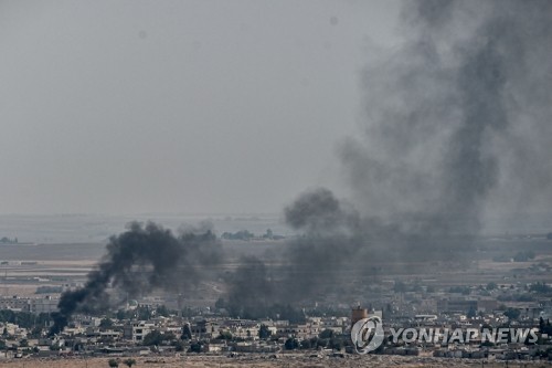 (이스탄불 AFP=연합뉴스) 터키군 공격받은 시리아 북동부 국경도시 라스 알-아인.