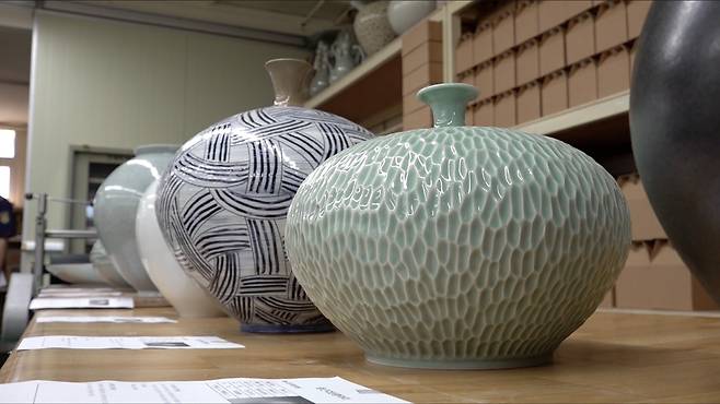 교정작품쇼핑몰인 보라미몰(http://corrections-mall.net)에서 판매되고 있는 도자기.