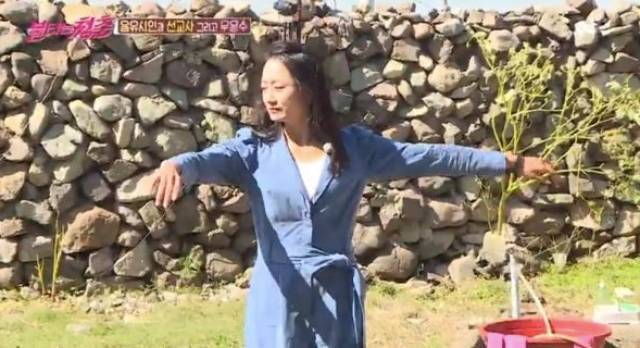 조하나가 브루노 앞에서 무용을 보여줬다. /SBS '불타는 청춘' 캡처