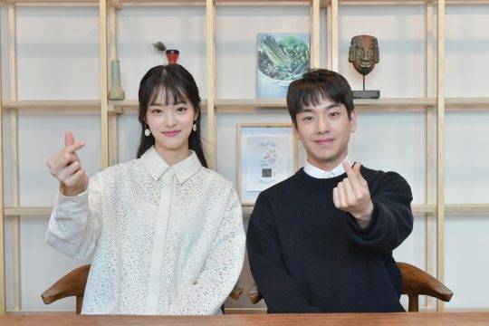 배우 신도현(왼쪽)과 안승균이 8일 오후 서울 여의도 KBS 누리동 스튜디오에서 열린 KBS 드라마스페셜 2019의 일곱 번째 이야기 ‘사교-땐스의 이해’ 간담회에 참석했다. / 사진제공=KBS