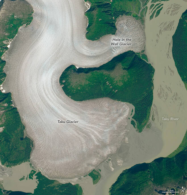 알래스카 타쿠 빙하의 2014년 8월 당시 위성사진