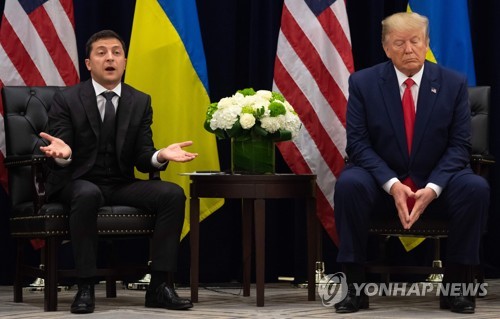 올해 9월 뉴욕에서 열린 유엔총회에서 따로 만난 트럼프 대통령(오른쪽)과 젤렌스키 우크라이나 대통령 [AFP=연합뉴스 자료사진]