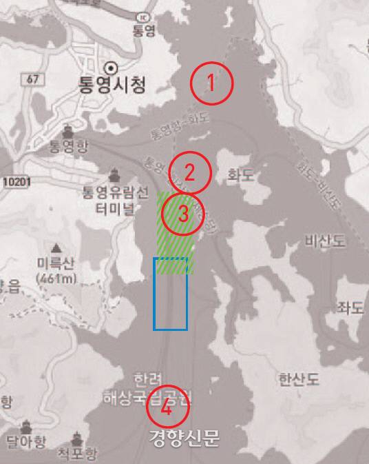 그동안 학계에서는 원 ① ② ③ ④ 지점이 한산대첩의 장소로 추정됐다. <화국지>의 기록으로 보면 연두색 박스 지점이 한산대첩의 장소로 볼 수 있다. <와키사카기>의 기록으로 보면 조금 아래쪽 파란색 박스 지점이다. 지도의 맨윗부분이 물길이 좁은 견내량이다./다음지도