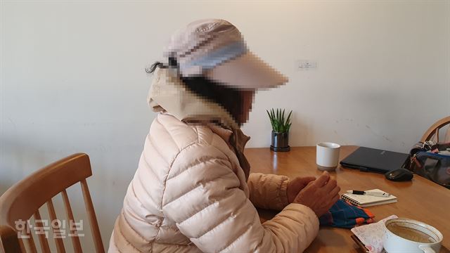 지난 14일 충북 청주의 한 카페에서 만난 김모(60)씨가 1991년 화성연쇄살인범 이춘재에게 당했을 뻔 했던 그 당시를 회상하고 있다. 오지혜 기자