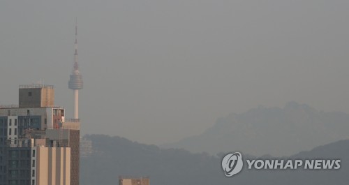 미세먼지로 가득한 하늘 [연합뉴스 자료사진]