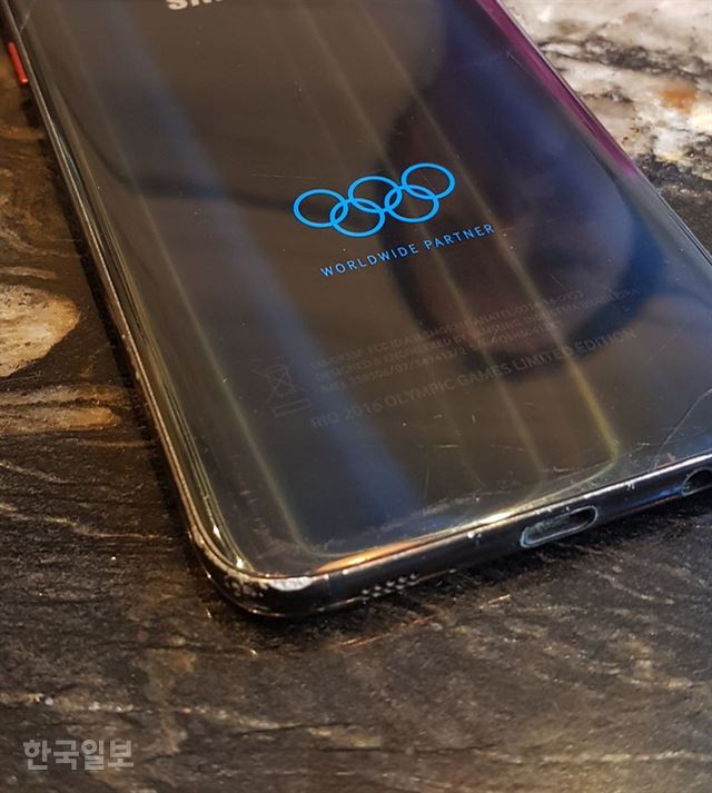 김세영이 3년 전 브라질 리우데자네이루 올림픽 출전 당시 받았던 삼성전자의 갤럭시 S7엣지 올림픽에디션.