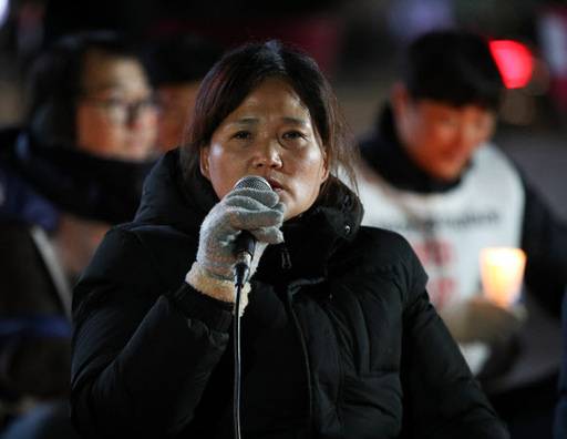 지난 3일 오후 서울 광화문광장에서 열린 청년비정규직 고(故) 김용균 1주기 추모제에서 고인 어머니 김미숙씨가 발언하고 있다. 뉴스1
