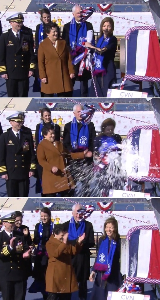 캐롤라인 케네디(오른쪽)가 핵추진 항공모함 ‘존 F. 케네디’ 명명식의 클라이맥스에 해당하는 샴페인 병 깨기를 하는 장면. 항공모함 뱃머리에 부딪혀 깨진 병에서 샴페인 거품과 액체가 콸콸 흘러 넘치자 주변의 사람들이 박수로 축하하고 있다. 미 해군 동영상 캡처