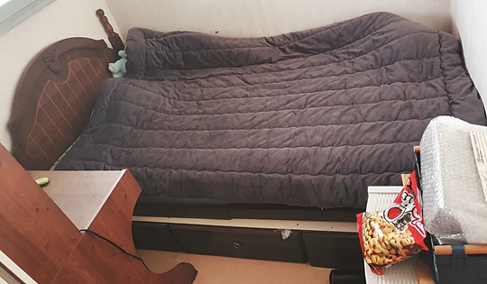 인천 부평구 영구임대아파트에 사는 민서(가명)네의 두 평 남짓한 방. 안규영 기자