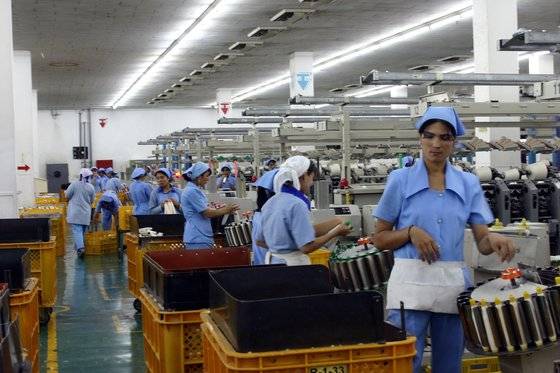 대우인터내셔널이 우즈베키스탄에 설립한 공장. 중앙포토