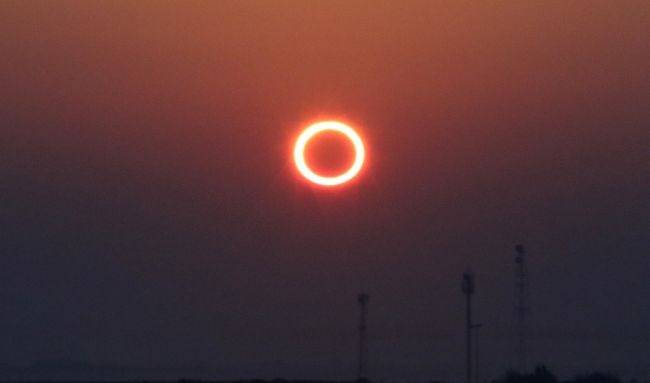 알렉산더 크리베니셰프가 사우디에서 촬영한 금환일식.
