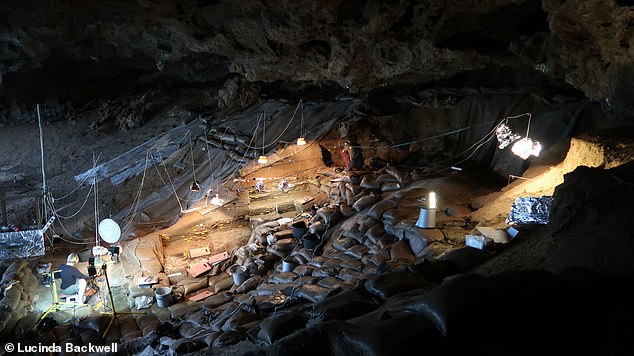남아공의 국경 동굴은 지난 20만 년간 초기 인류가 거주한 흔적이 남아 있어 고고학자들에게 큰 관심을 끌고 있는 곳이다.(사진=연구 공동저자인 루신다 백월 박사 제공)