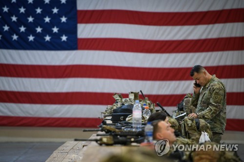 4일 포트브래그 기지에서 중동으로 출발을 기다리는 미군 82공수부대 대원들 [AFP=연합뉴스]
