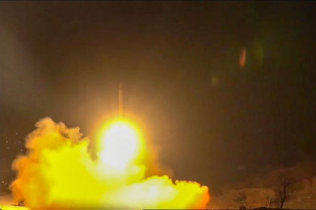 이란 국영통신사가 배포한 미사일 공격 사진. 실제 상황으로 추정된다. AFP 연합뉴스