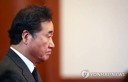 대통령 신년사 발표 참석한 이낙연 총리 (서울=연합뉴스) 이진욱 기자 = 이낙연 총리가 지난 7일 오전 청와대에서 문재인 대통령 신년사 발표에 참석해 있다. citiboy@yna.co.kr